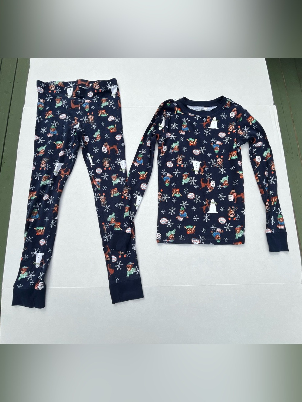 Old Navy Unisex Magic The Dog Christmas Snug Fitting Pajama Set Kid’s Holiday